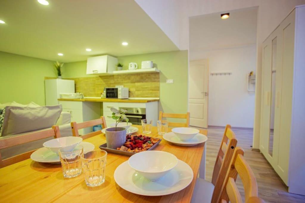 בודפשט Cosy 2 Bedroom Flat In Akacfa St., Sol מראה חיצוני תמונה